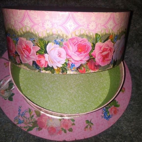 💝 Michel & Company Unique Hat Box - Picture 1 of 11